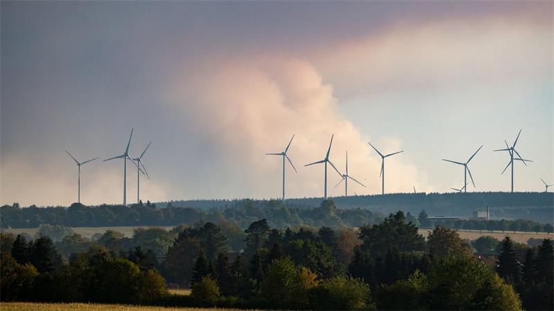 Ein großer Waldbrand im Hohen Venn könnte auch auf Nordrhein-Westfalen übergreifen.