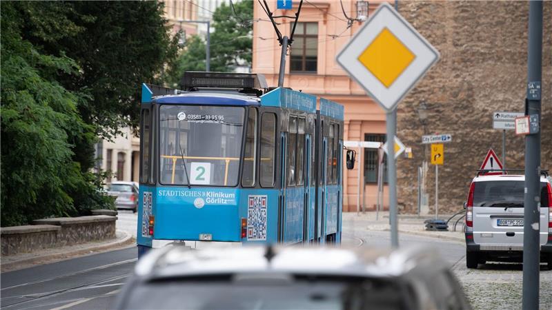 Ein gut ausgebauter ÖPNV macht Regionen für Touristen und Arbeitgeber attraktiv - und trägt somit zur Bruttowertschöpfung bei. (Symbolbild)