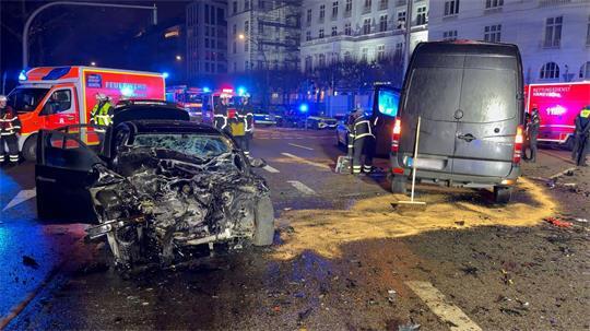Ein halbes Jahr nach dem tödlichen Unfall auf der Kennedybrücke beginnt gegen den Unfallfahrer ein Prozess am Landgericht. (Archivbild) 