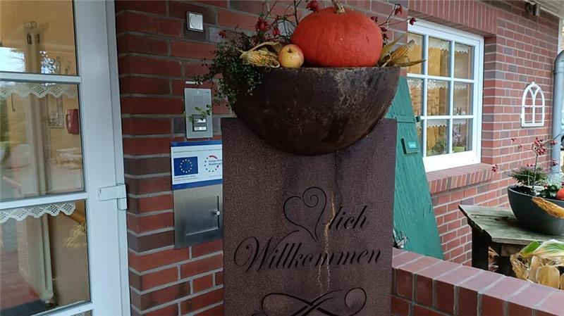Gründerstar: Fredenbecker Wohlfühlort für Demenz-Erkrankte Ein herzliches Willkommen an der Eingangstür stimmt auf das freundlich eingerichtete Gebäudeinnere ein.