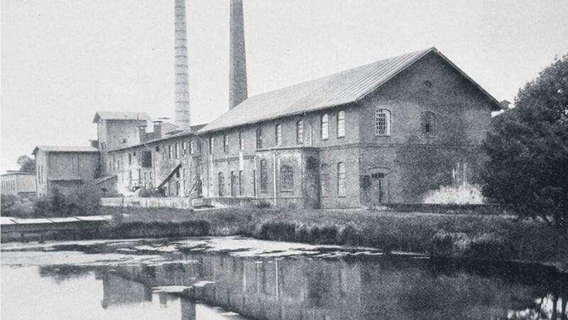 „Von Buochstadon bis Buxtehude“- ein Spaziergang durch Buxtehudes Geschichte Ein historisches Foto der Winterschen Papierfabrik in Altkloster.