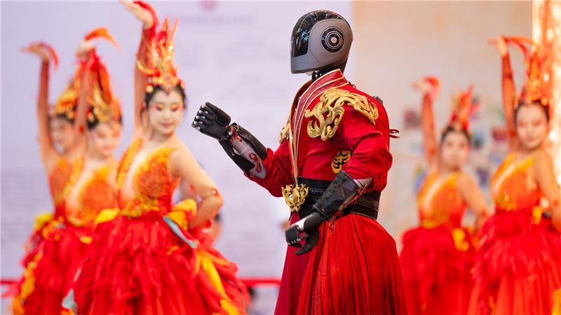 Bilder des Tages Ein humanoider Roboter tritt bei einer Tanzvorführung auf