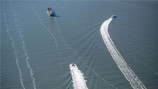 Ein internationales Übereinkommen soll verhindern, dass Ballastwasser von Schiffen unbehandelt in die Meere gelangen. (Symbolbild)