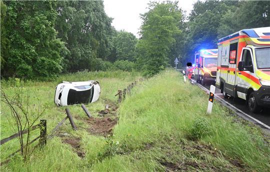 Ein junger Fahranfänger kommt auf der L212 bei Garstedt von der Fahrbahn ab.