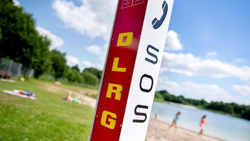 Ein junger Mann stirbt in einem Badesee im Landkreis Osnabrück. (Symbolbild)