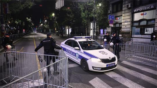 Ein junger Serbe griff einen Polizisten vor der israelischen Botschaft in Belgrad mit Messern an und wurde von dem Beamten erschossen. (Archivbild)