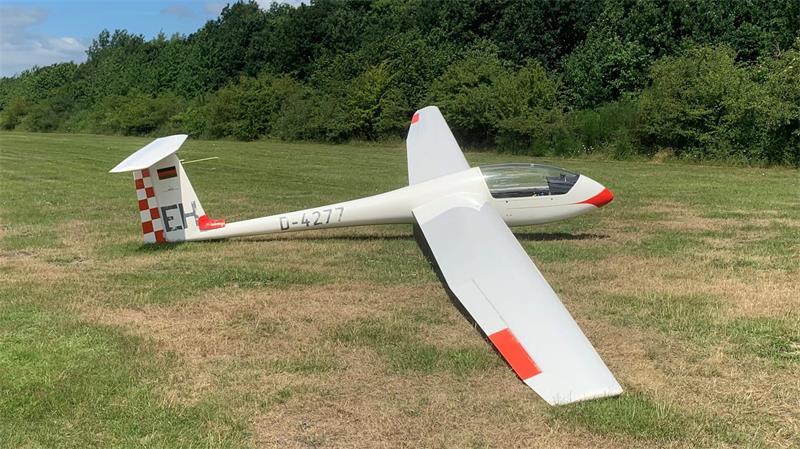 Faszination Fliegen: Mit dem LSV Stade auf Wolkenstraßen unterwegs Ein kleiner Einsitzer.