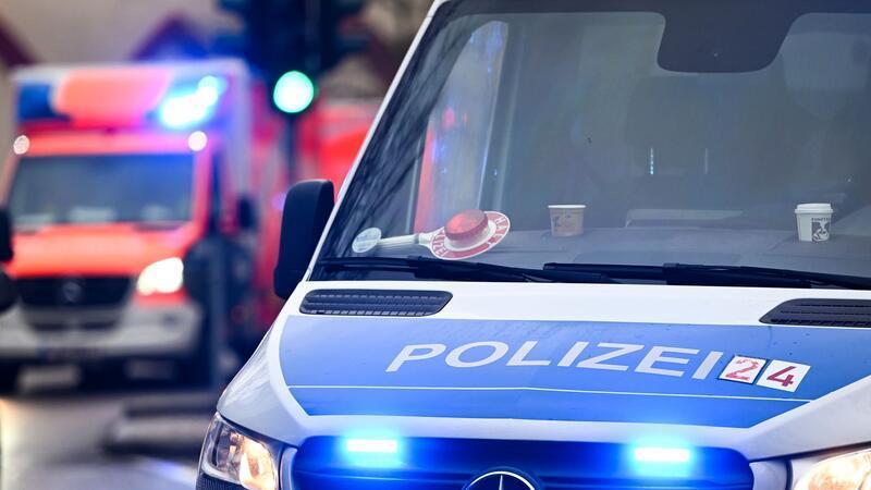Ein lebensgefährlich verletzter Mann wurde in Hamburg gefunden.
