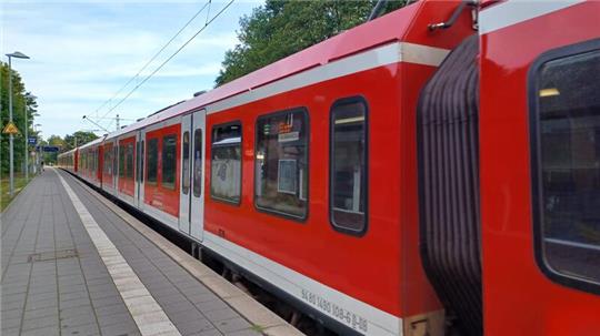 Ein liegengebliebener Zug sorgt für Bahnausfälle zwischen Neugraben und Stade (Symbolbild).