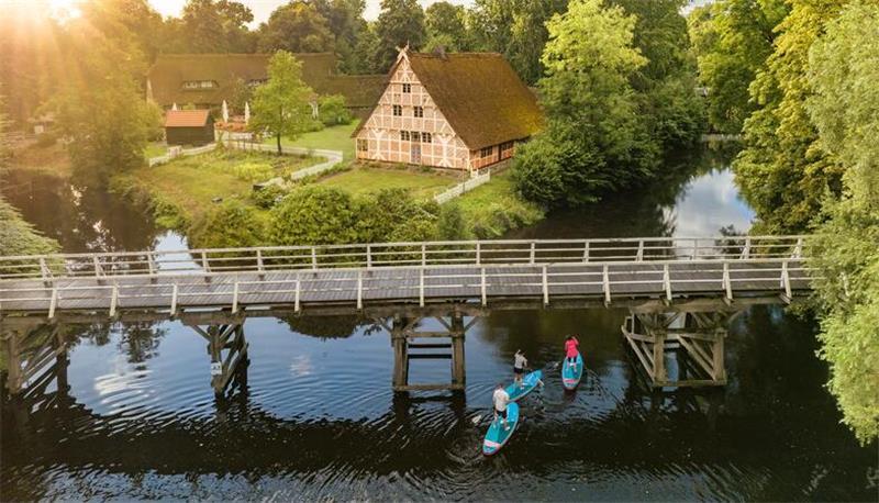 Die Zahlen steigen: Damit lockt Stade Touristen in die Stadt Ein modernes Angebot: Paddeln auf der Schwinge - hier an der Stader Insel. Die Route ist Fitnessparcours und History-Trail in einem.