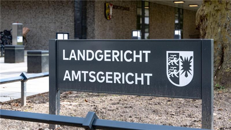Mutmaßlicher Autoschieber verweigert Aussage Ein mutmaßlicher Autoschieber muss sich vor dem Landgericht Lübeck verantworten. (Symbolbild)