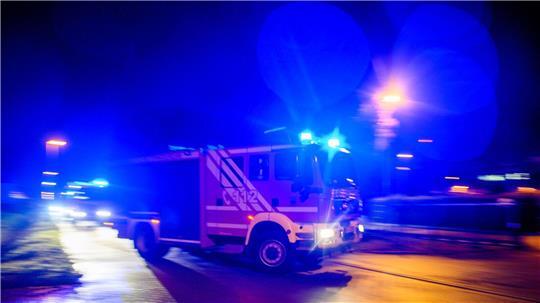 Ein nächtlicher Brand hat in Dithmarschen ein Einfamilienhaus zerstört. (Symbolbild)