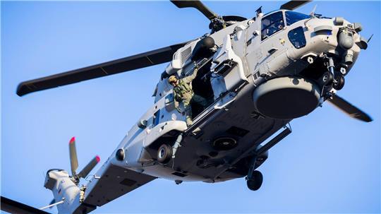 Ein neuer Hubschrauber vom Typ NH90 Sea Tiger kurz nach der Präsentation.