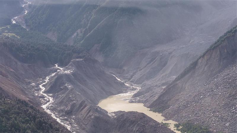Himalaya-Sturzflut: Über 500 Tote, deutsche Familie gerettet Ein neuer Stausee besorgt die Behörden in China und Nepal.