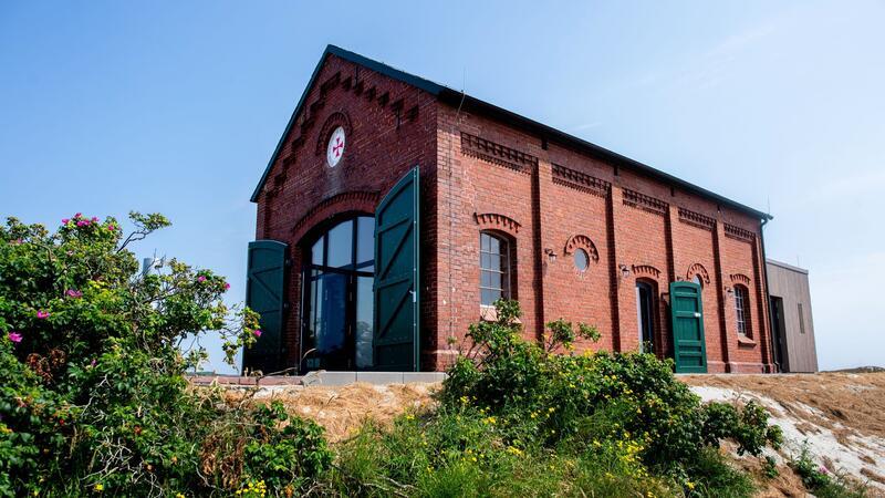 Vom Schicksal zur Rettung - Wie die Seenotrettung begann Ein neues Museum im sanierten, historischen Rettungsschuppen von Spiekeroog erzählt seit Kurzem von den Anfängen der Seenotrettung und der später gegründeten Deutschen Gesellschaft zur Rettung Schiffbrüchiger (DGzRS).