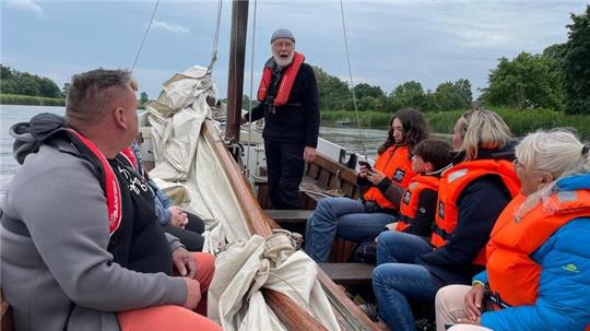 Ein nicht alltägliches Vergnügen: Mitsegeln auf dem Kutter.