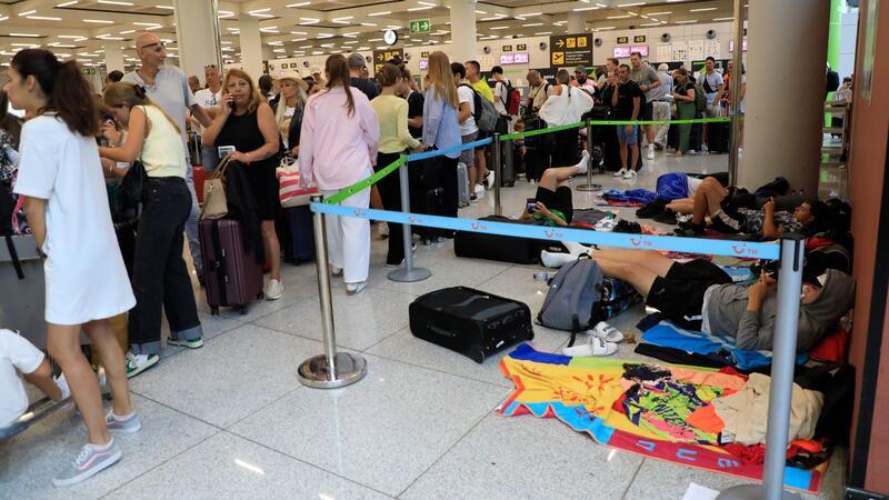 Ein noch schlimmeres Unwetter, das für die Nacht und den Donnerstag vorhergesagt wurde, machte zum Glück einen Bogen um Mallorca. Es gab nur noch Verspätungen und einige wenige Flugstornierungen.