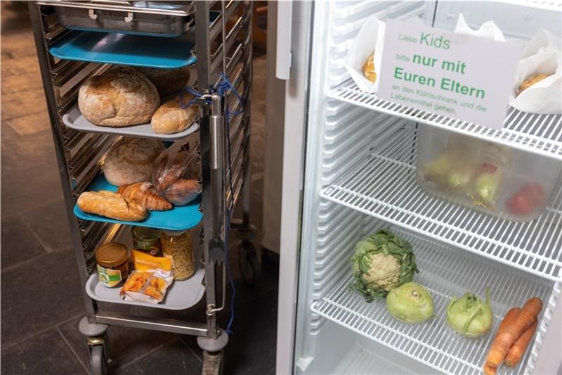 Ein öffentlich zugänglicher Ort - wie hier in Frankfurt - wo man übrig gebliebene Lebensmittel abgeben oder mitnehmen kann: In Buxtehude wird nach einem passenden Standort noch gesucht. Foto: Helmut Fricke/dpa