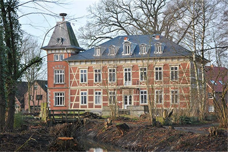 Ein schmuckes Baudenkmal: Das „Leader“-Projekt Schloss ist abgeschlossen. Wände, Dach und Fenster sind saniert. Foto Lohmann