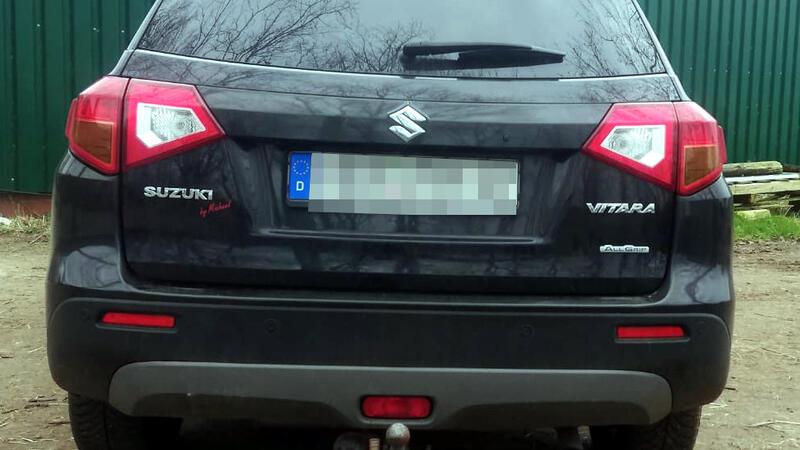 Ein schwarzer Suzuki steht im Fokus der Ermittlungen.