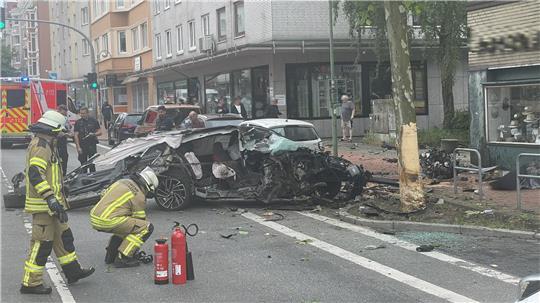 Ein schwerer Unfall an der Hafenstraße in Bremerhaven aus dem Jahr 2024 hat für den Autofahrer lebenslängliche Folgen.
