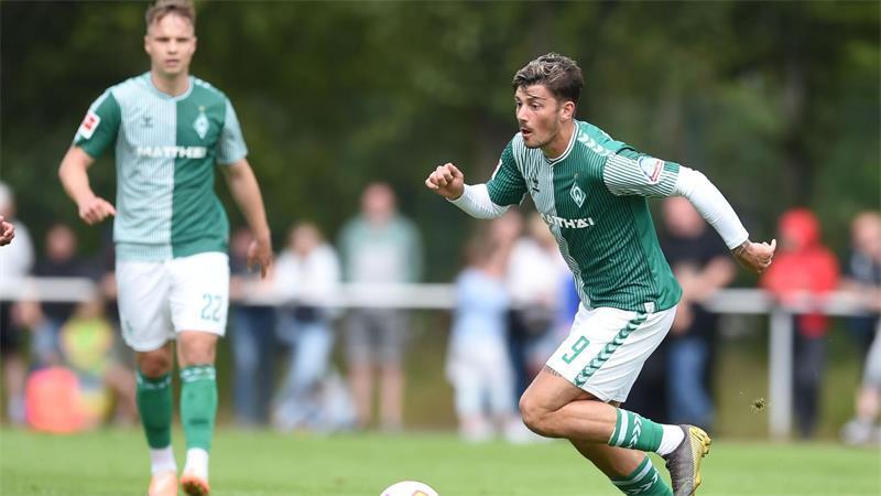 Ein seltenes Bild: Dawid Kownacki im Werder-Trikot. (Archivbild)
