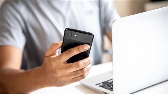 Ein sicheres Passwort ist gut, ein zweiter Sicherheitscode durch 2FA ist besser zum Schutz wichtiger Online-Konten. 