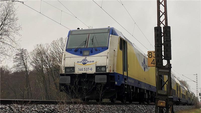 Starker Rauch im Metronom-Zug: Reisende schlagen Scheiben ein Ein technischer Defekt hat zu einem Brand an den Bremsen eines Zugs geführt. (Symbolbild)