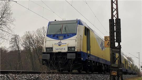 Ein technischer Defekt hat zu einem Brand an den Bremsen eines Zugs geführt. (Symbolbild)