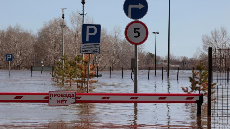 Ein überschwemmtes Gebiet in der russischen Stadt Orenburg.