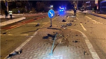 Ein unbekannter Autofahrer hat den Ottensener Weg verwüstet.