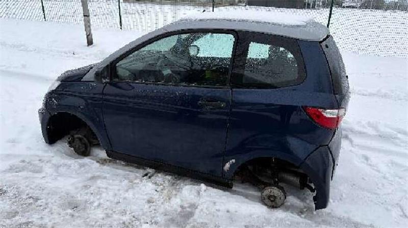 Ein ungewöhnlicher Anblick am Morgen: Die Polizei Cuxhaven ermittelt nach einem Reifendiebstahl in Bad Bederkesa.