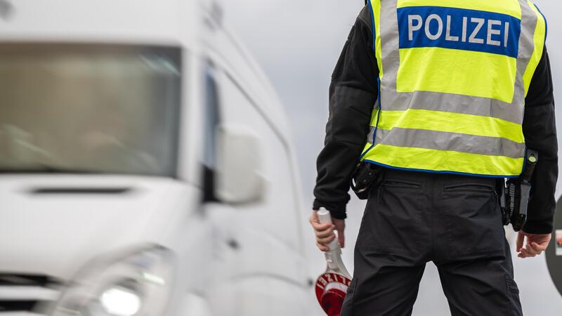 Stader Fahndung: Bundespolizei verhaftet Mann mit Fantasieausweis Ein von der Stader Staatsanwaltschaft Stade gesuchter Mann wurde gefasst und in die Justizvollzugsanstalt gebracht (Symbolbild).