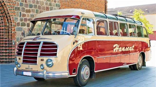 Ein wahres Schmuckstück: Der Oldtimerbus von 1953 ersetzt den Moorexpress in den Sommerferien.