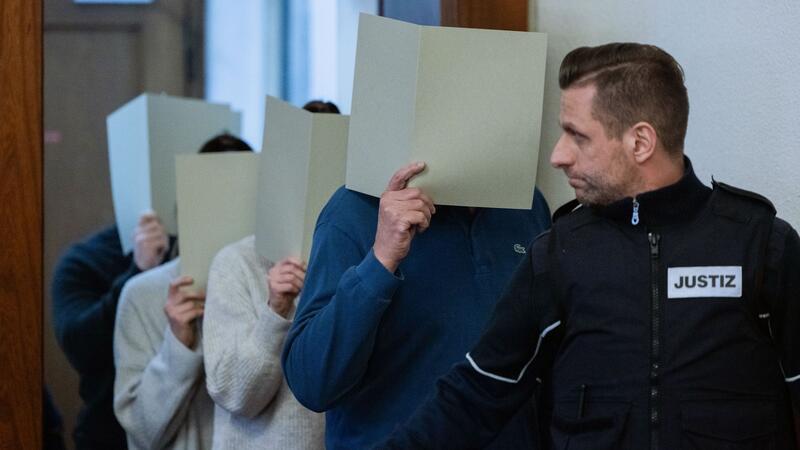 Interviews: Polizist rechtfertigt tödliche Polizeischüsse Ein wegen Totschlags angeklagter Polizist hat während des laufenden Verfahrens in einem Interview seine Sicht der Dinge dargestellt (Archivbild).
