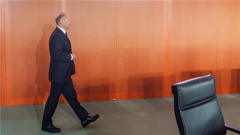 Letzte Runde im Scholz-Kabinett ohne Tränen und Geschenke Ein weiterer Schritt weg von der Macht: Olaf Scholz kommt zur voraussichtlich letzten Kabinettssitzung, die er als geschäftsführender Kanzler leitet.