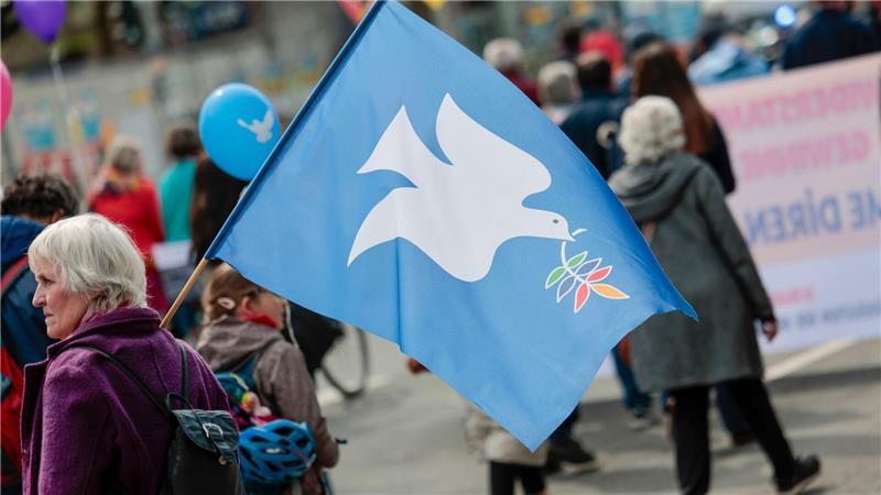 Ein wichtiges Symbol der Friedensaktivisten: Die Taube als Zeichen für die Hoffnung auf Frieden.