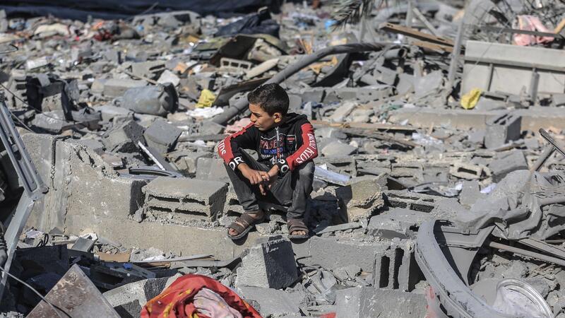 UN: Hunderttausenden in Gaza droht der Hungertod Ein zerstörtes Gebäude in Rafah nach israelischem Bombardement.
