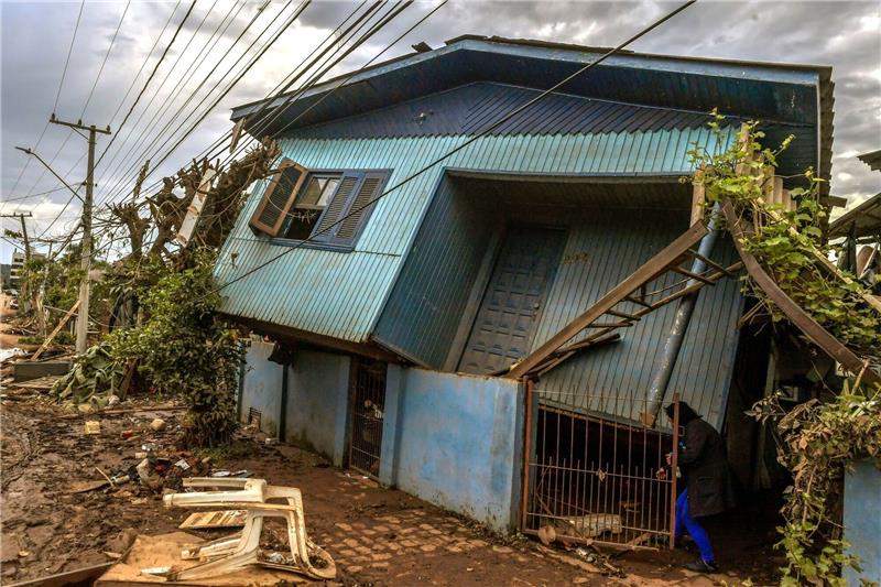Mindestens 41 Tote nach Unwettern in Südbrasilien Ein zerstörtes Haus: Die Zahl der Toten ist nach den schweren Unwettern im Süden Brasiliens weiter gestiegen.