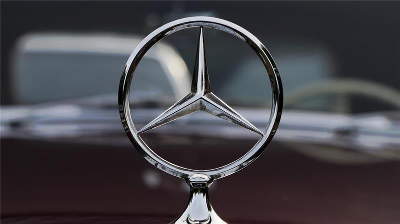 Autoknacker brechen Luxuswagen auf – Diebe in Buxtehude und Horneburg Einbrecher nahmen einen Mercedes in Groß Sterneberg und eine Buxtehuder Lagerhalle ins Visier.