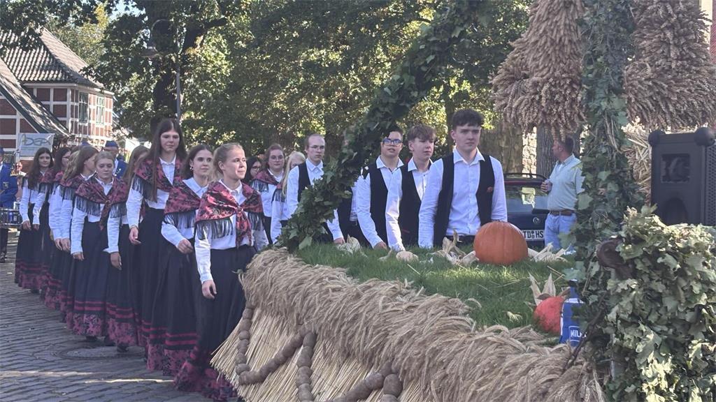 Eindrücke vom Erntefestumzug in Bargstedt.