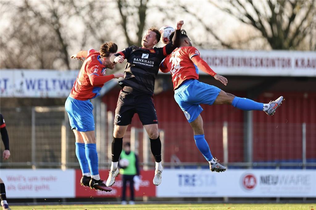 Eindrücke vom Heimspiel SV Drochtersen/Assel gegen FSV Schöningen am 22.11.2025.