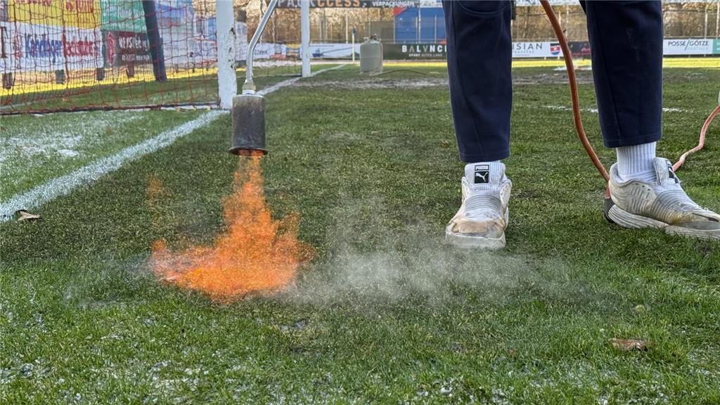 Eindrücke vom Heimspiel SV Drochtersen/Assel gegen FSV Schöningen am 22.11.2025.