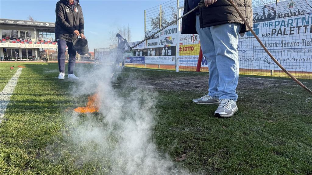 Eindrücke vom Heimspiel SV Drochtersen/Assel gegen FSV Schöningen am 22.11.2025.