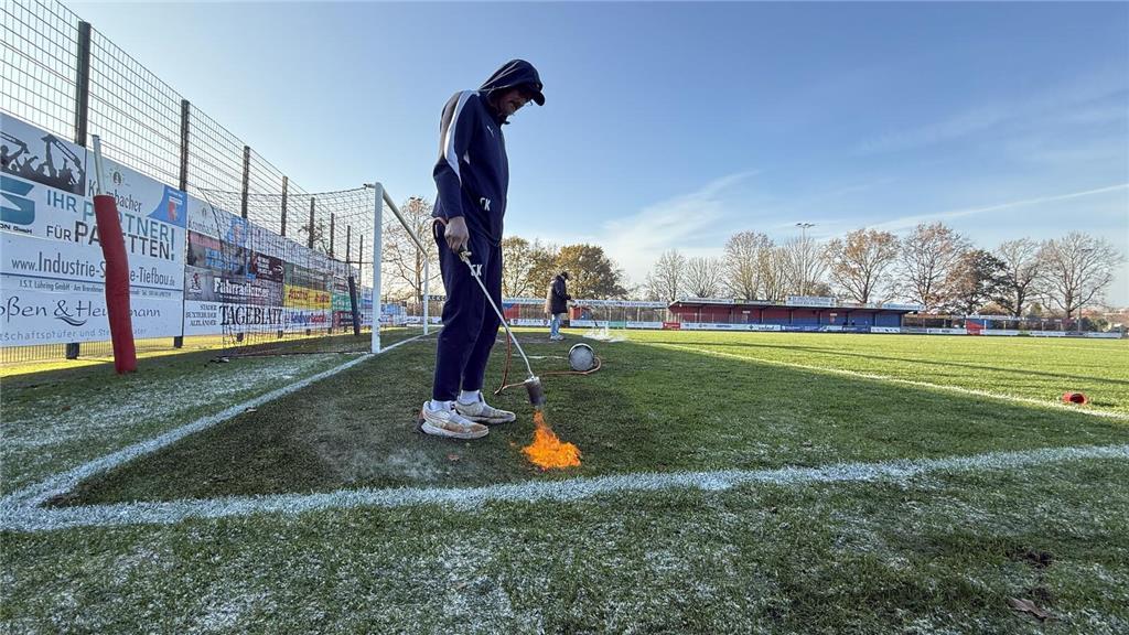 Eindrücke vom Heimspiel SV Drochtersen/Assel gegen FSV Schöningen am 22.11.2025.