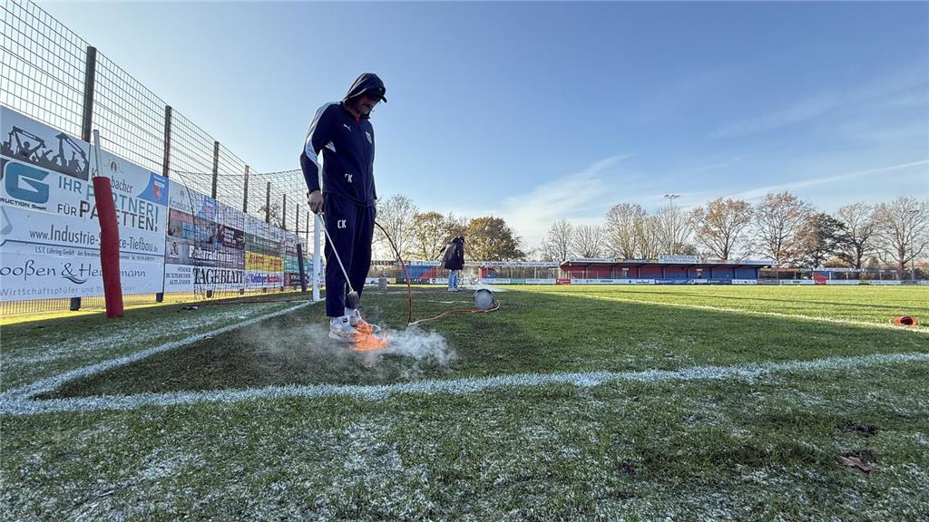 Eindrücke vom Heimspiel SV Drochtersen/Assel gegen FSV Schöningen am 22.11.2025.
