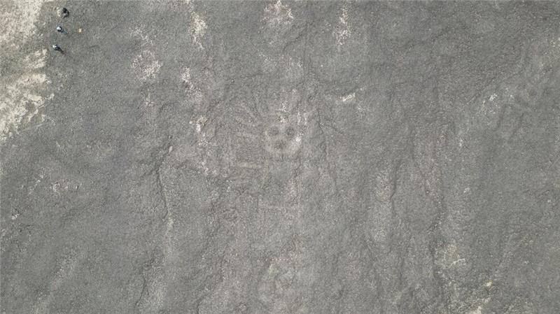 Eine 18 Meter lange reliefartige Geoglyphe, die einen Menschen darstellt, wurde im Süden Perus entdeckt.