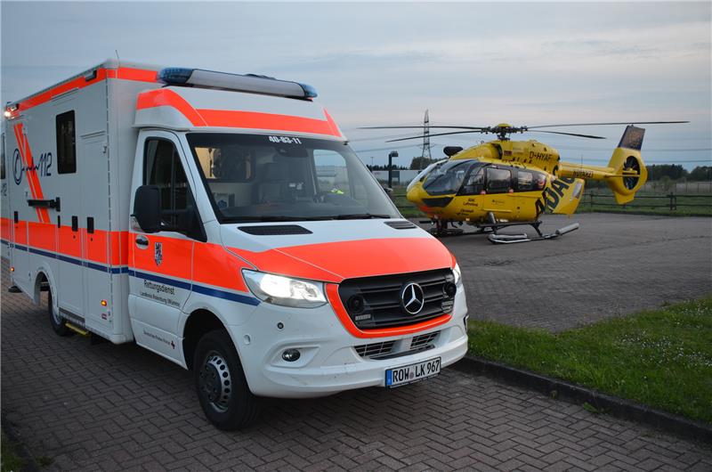 BMW-Fahrer (19) verursacht Unfall mit sieben Verletzten auf Stader Elbstraße Eine 19 Jahre alte Fredenbeckerin wurde im BMW schwer verletzt. Sie kam per Rettungshubschrauber in einer Hamburger Klinik. Foto: Polizei