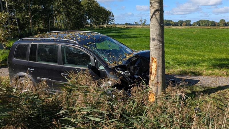 Eine 20-jährige VW-Fahrerin ist in Midlum (Kreis Cuxhaven) an der L129 verunglückt.