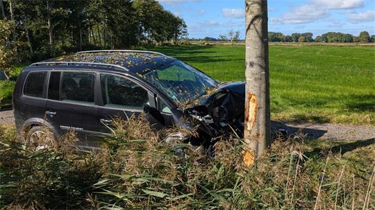 Eine 20-jährige VW-Fahrerin ist in Midlum (Kreis Cuxhaven) an der L129 verunglückt.
